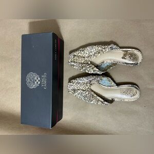 Vince Camuto gold weaved slide